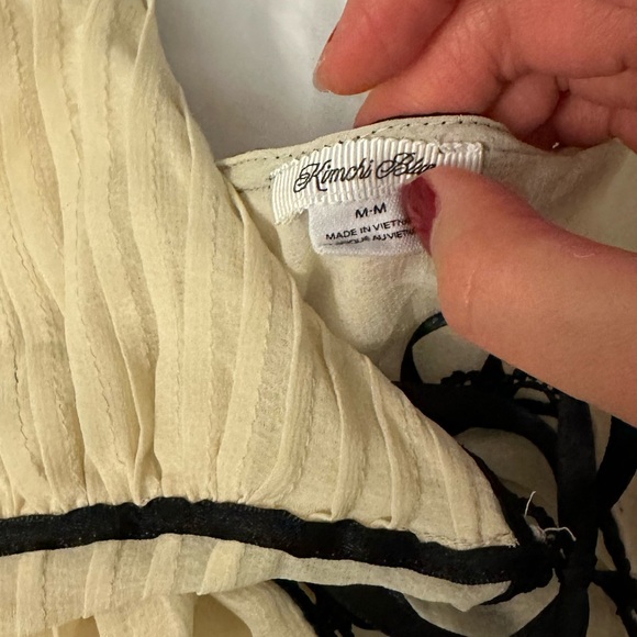 Urban Outfitters Kimchi Blue Too Cute Flyaway Babydoll Top - Picture 2 of 2